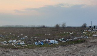 Divlja deponija na izlazu iz Starog Žednika prema Đurđinu