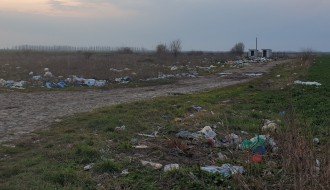 Divlja deponija na izlazu iz Starog Žednika prema Đurđinu