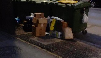 Kontejneri u Đure Đakovića ispred broja 13