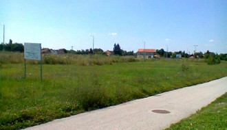 Korov visok preko 2m (između ulica Turzo Lajoša i Partizanskih baza)