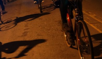Oprez - neosvetljeni biciklisti!