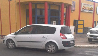 Parkiranje na nepreglednom mestu na beogradskom putu