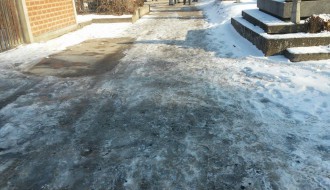 Led na pravoslavnom groblju