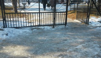 Led na pravoslavnom groblju