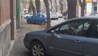 Učestalo parkiranje na pešačkoj stazi u MZ "Peščara"