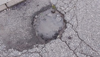 Opasna rupa na asfaltu (Hvarska ulica)