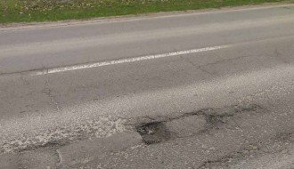 Udarne rupe u ulici Jovana Mikića