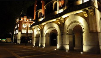 Država apeluje na restrikcije struje a Gradska kuća i dalje sija...