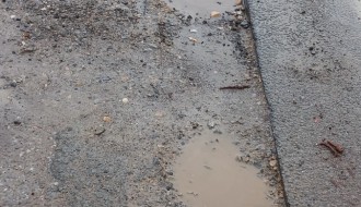 Rupe na asfaltu u Krapinskoj ulici