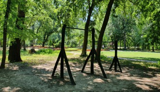 Sportski rekviziti za vežbanje u Dudovoj šumi