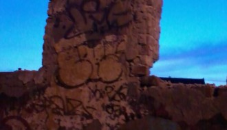 Opasne ruševine u Željeznickom naselju