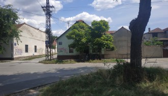 Nepregledna raskrsnica na uglu Arsenija Čarnojevića i Miloša Obilića