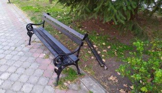 Polomljene klupe u Dudovoj šumi i na Radijalcu