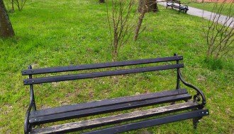 Polomljene klupe u Dudovoj šumi i na Radijalcu