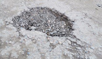 Rupe pored vrtića u ulici Antona Aškerca