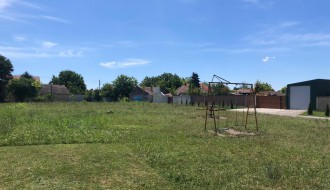 Zapušteno dečije igralište u Ulici Harangozo Vilmoša