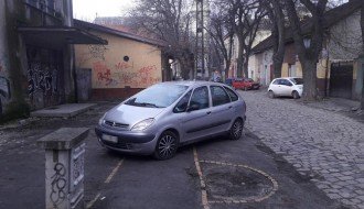 Nepropisno parkiranje u Harambašićevoj