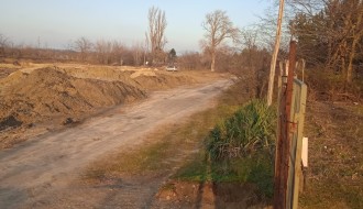 Ulica Jovana Mikića - zemlja u ulici, pesak..