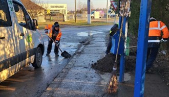 Čišćenje autobuskog stajališta u Starine Novaka