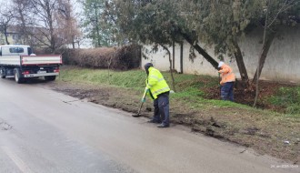 Čišćenje autobuskog stajališta u Starine Novaka