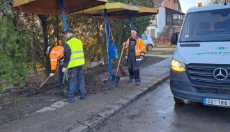 Čišćenje autobuskog stajališta u Starine Novaka