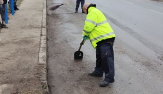 Čišćenje autobuskog stajališta u Starine Novaka