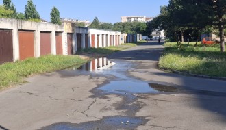 Izlivanje kanalizacije kod garaža u Braže Radić