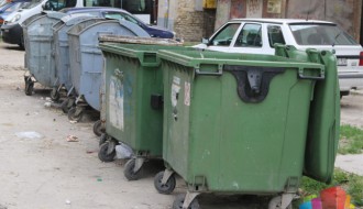 Smece oko kontejnera