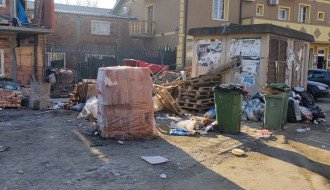 Otpad, nelegalna gradnja i nepoštovanje epidem. mera u Palmotićevoj