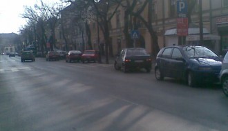 Nepropisno parkiranje u Štrosmajerovoj