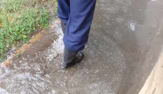 Poplavljeni trotoar u Ulici braće Majer