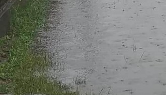 Brionska ulica poplavljena i puna rupa na drumu