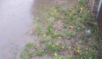 Brionska ulica poplavljena i puna rupa na drumu