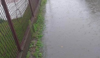 Brionska ulica poplavljena i puna rupa na drumu