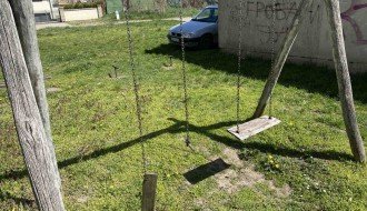 Igralište na Železničkom naselju opasno za decu