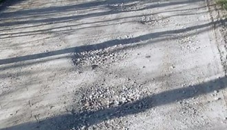 Rupe u ulicama "10. novembra" i "Jelene Ćetković"