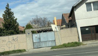 Saobracajno ogledalo na raskrsnici ulice Vladimira Gortana i Beogradskog puta