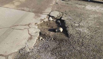 Udarna rupa u Ulici Hušveta Lajoša