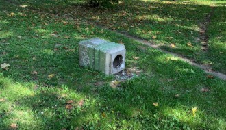 Zapušten park na uglu Somborskog puta i Gajeve