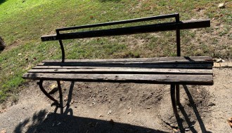 Zapušten park na uglu Somborskog puta i Gajeve