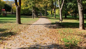 Zapušten park na uglu Somborskog puta i Gajeve