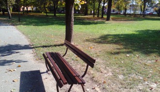 Zapušten park na uglu Somborskog puta i Gajeve