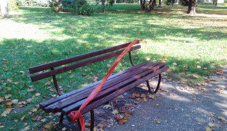 Zapušten park na uglu Somborskog puta i Gajeve