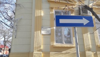 Nedostaje znak zabrane skretanja na kraju Ulice Ištvana Ivanjija