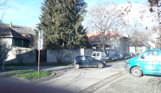 Nedostaje znak zabrane skretanja na kraju Ulice Ištvana Ivanjija