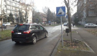 Zaobilaženje "ležećih policajaca" na Radijalcu