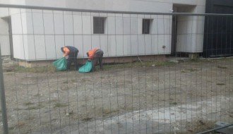 Mala deponija iza pozorišta u centru