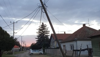 Kriva bandera u Ulici Servo Mihalja (Željezničko naselje)