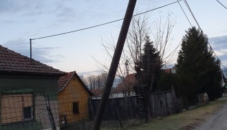 Kriva bandera u Ulici Servo Mihalja (Željezničko naselje)