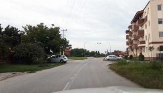 Bez trotoara u Kireškoj ulici